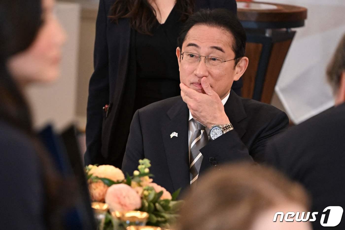 본문 이미지 - 기시다 후미오 일본 총리가 11일(현지시간) 미국 국빈 방문 중 워싱턴 국무부에서 열린 환영 오찬에 참석을 하고 있다. 2024. 4. 12 ⓒ AFP=뉴스1 ⓒ News1 우동명 기자