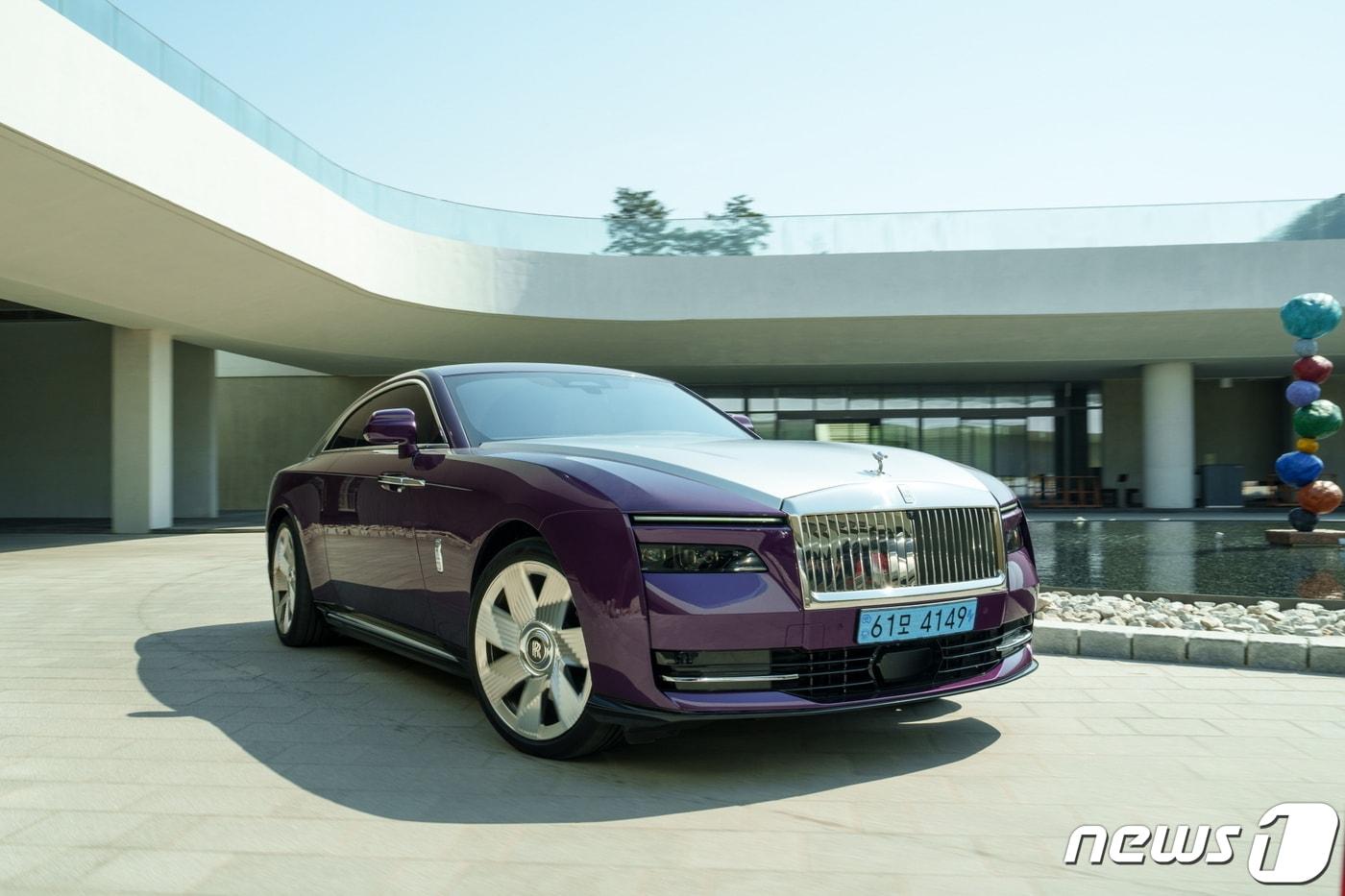 본문 이미지 -  롤스로이스 최초의 순수 전기차 '스펙터'(롤스로이스 제공)