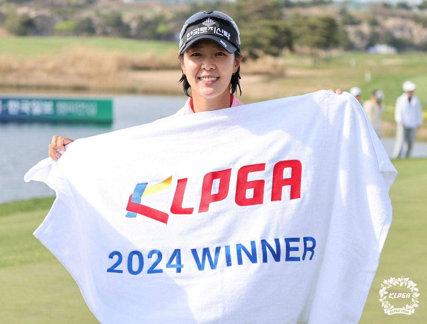 본문 이미지 - 한국여자프로골프(KLPGA) 투어 메디힐·한국일보 챔피언십 우승을 차지한 박지영(KLPGA 제공)