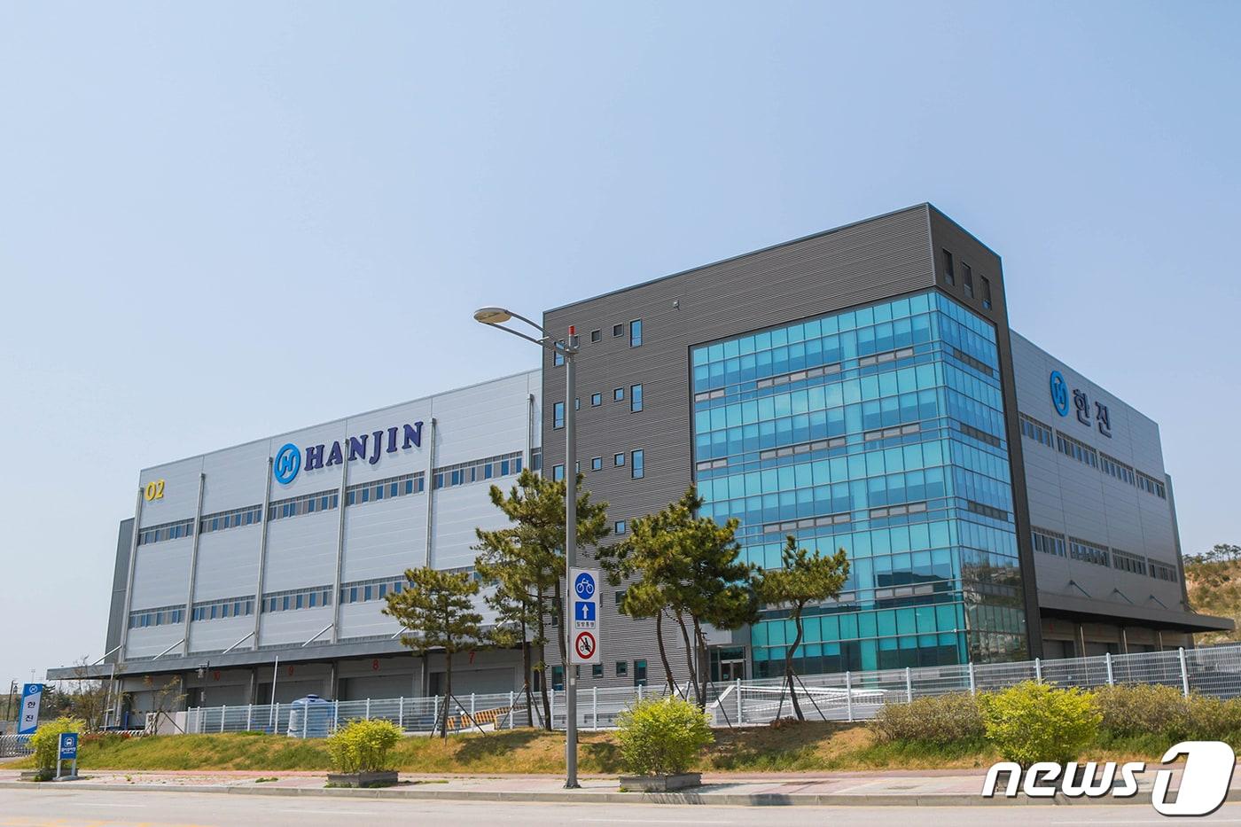본문 이미지 - 한진 인천공항 GDC(Global Distribution Center) 외경 (한진 제공)