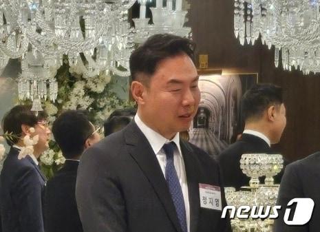 본문 이미지 -  정지영 현대백화점 대표가 15일 서울 영등포구 중소기업중앙회에서 열린 &#39;제4회 유통상생대회&#39;에 참석하고 있다.