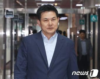 본문 이미지 - 김태호 국민의힘 의원 4월 15일 서울 여의도 국회에서 열린 4선 이상 국회의원 당선인 간담회에 참석하고 있다. 2024.4.15/뉴스1 ⓒ News1 송원영 기자