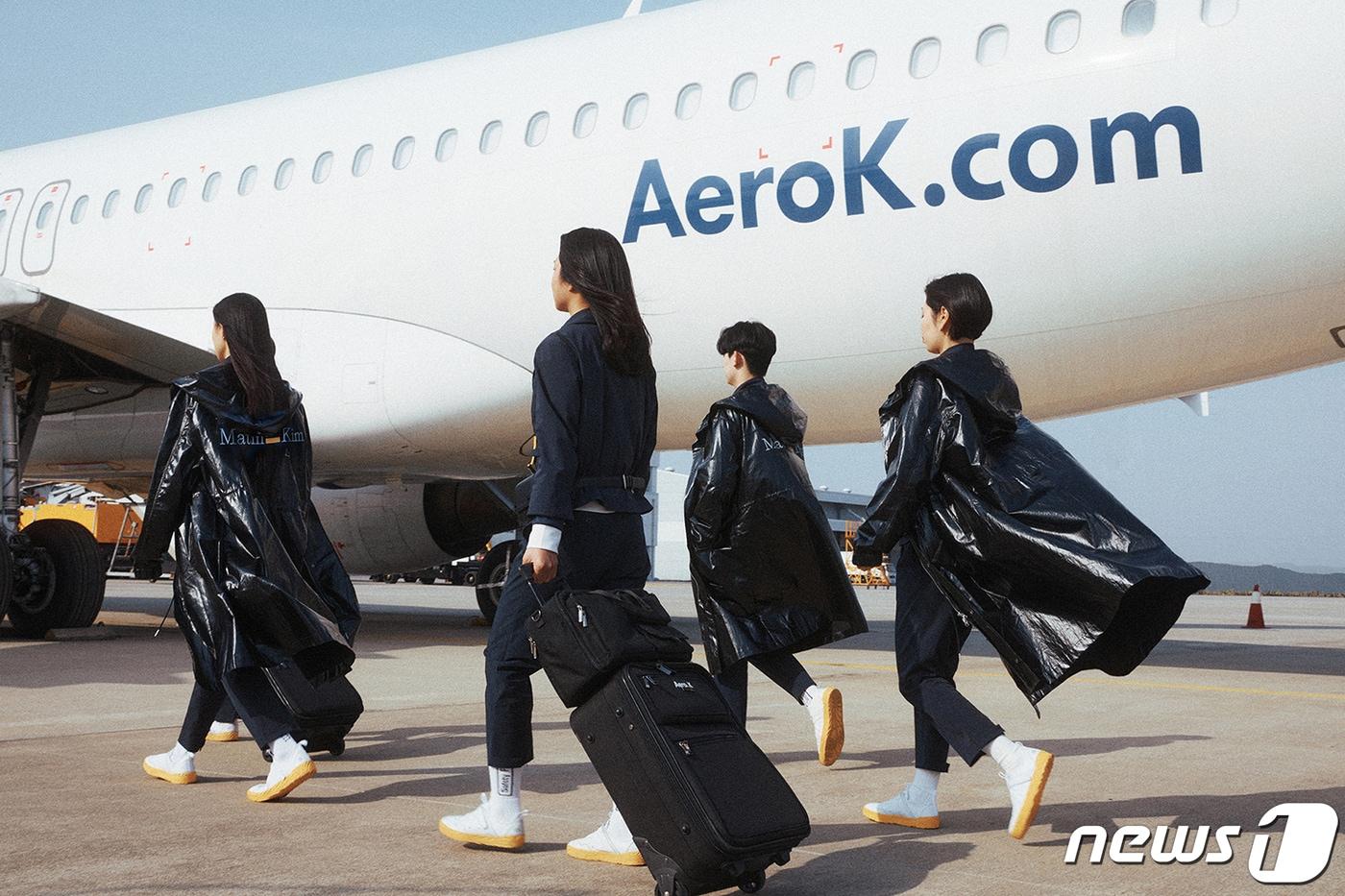 에어로케이 한정판 객실 유니폼.(에어로케이 제공).2024.04.15./뉴스1