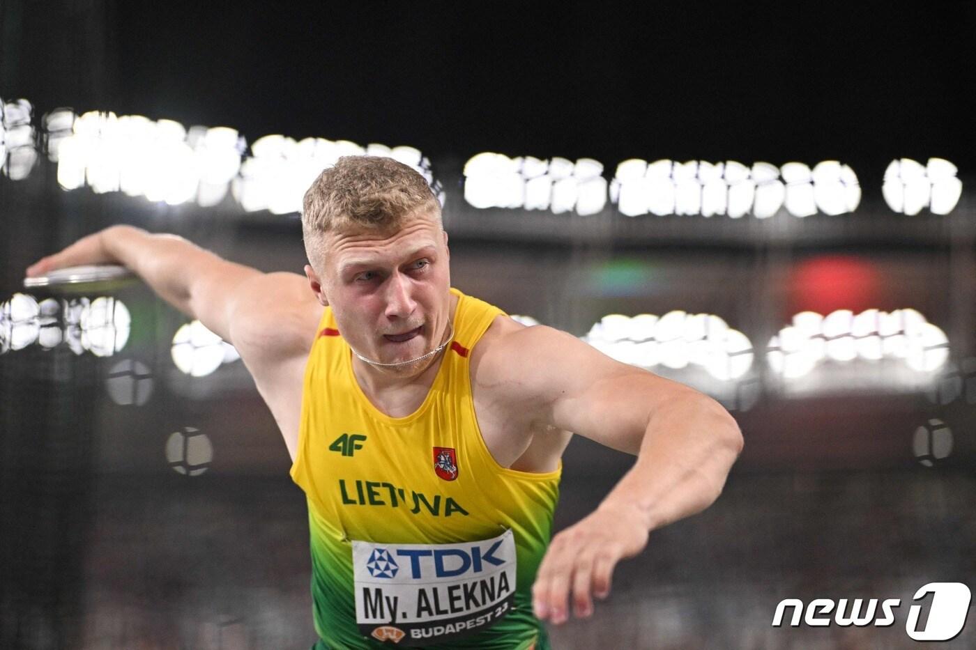 원반던지기 세계신기록을 수립한 알레크나. ⓒ AFP=뉴스1