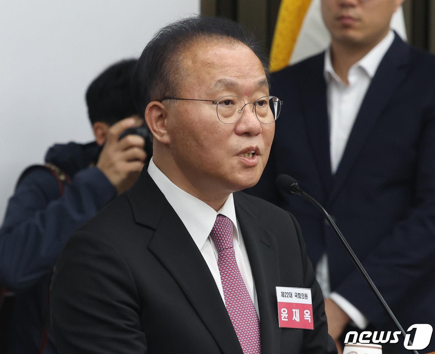 본문 이미지 - 윤재옥 국민의힘 원내대표 겸 당 대표 권한대행. 뉴스1 ⓒ News1 DB