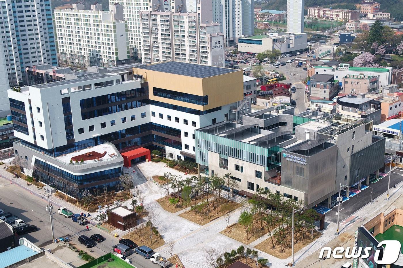 본문 이미지 - 신축 건물들의 모습. (무안군 제공)ⓒ News1 김태성 기자