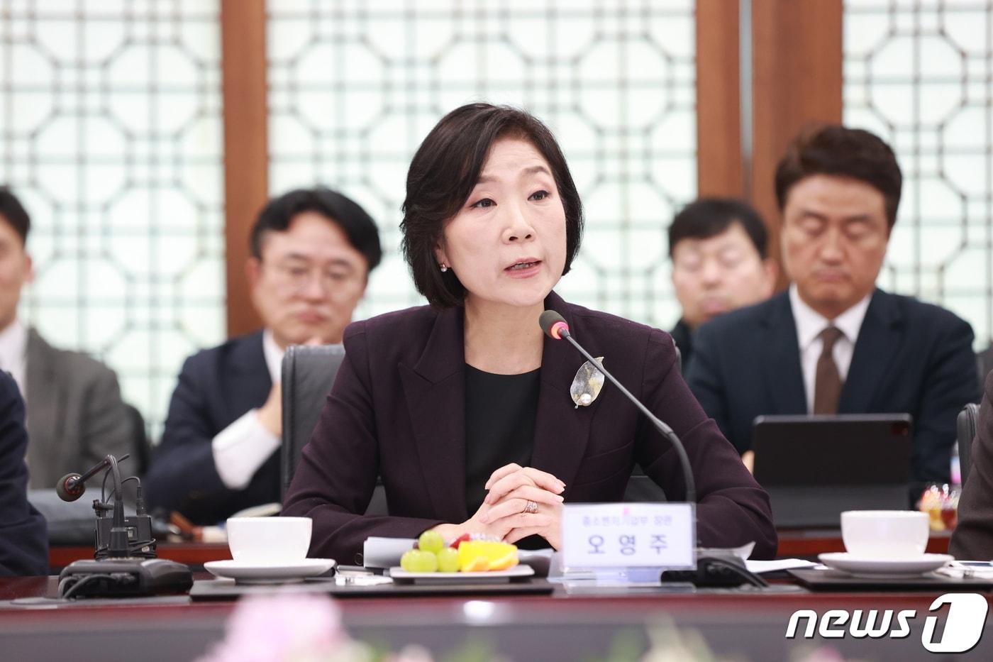 본문 이미지 - 오영주 중소벤처기업부 장관이 부산 한국해양대에서 열린 '글로벌 혁신특구 기업 간담회'에서 발언하고 있다.(중소벤처기업부 제공) ⓒ News1