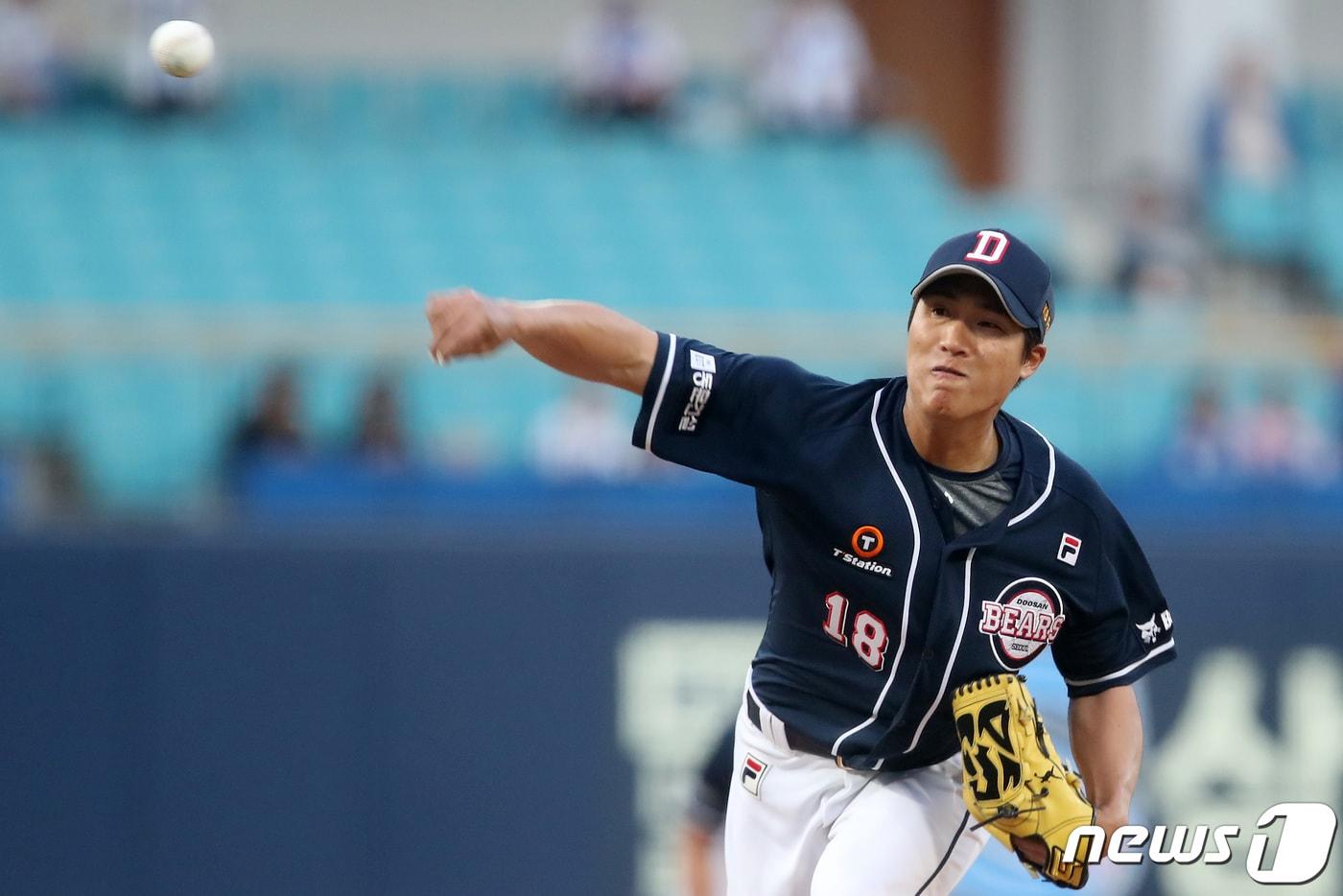 16일 오후 대구 삼성라이온즈파크에서 열린 프로야구 '2024 신한 SOL 뱅크 KBO리그' 두산 베어스와 삼성 라이온즈의 경기, 1회말 두산 선발 박소준이 역투하고 있다. 2024.4.16/뉴스1 ⓒ News1 공정식 기자