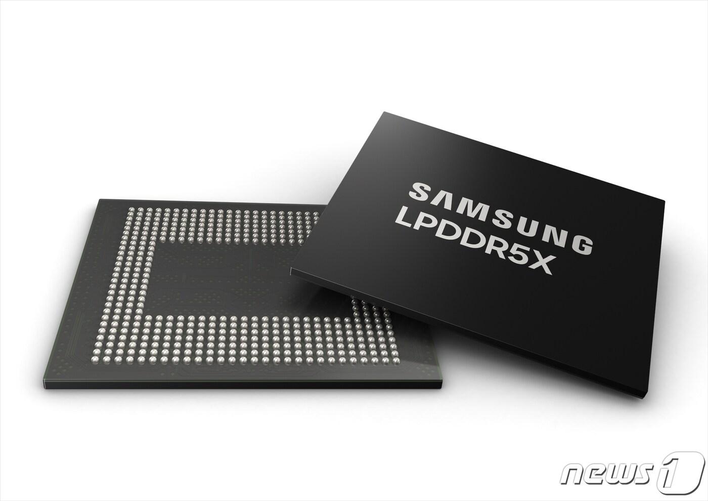 본문 이미지 - 삼성전자가 개발한 LPDDR5X D램.(삼성전자 제공)