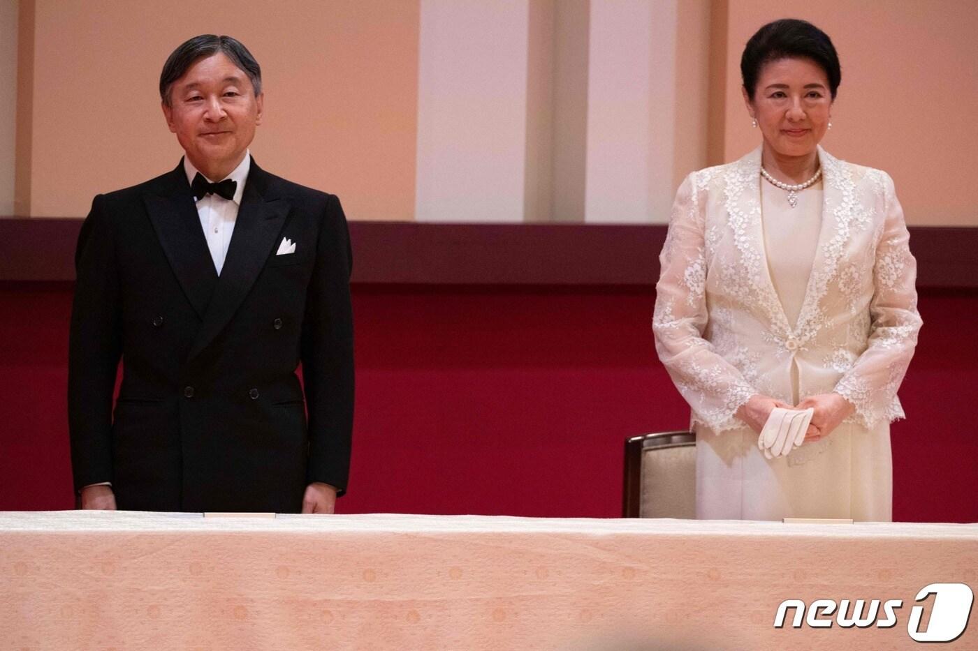 본문 이미지 - 나루히토 일왕와 마사코 왕비가 16일 (현지시간) 도쿄에서 열린 재팬 프라이즈 시상식에 참석을 하고 있다. 2024.04.17 ⓒ AFP=뉴스1 ⓒ News1 우동명 기자