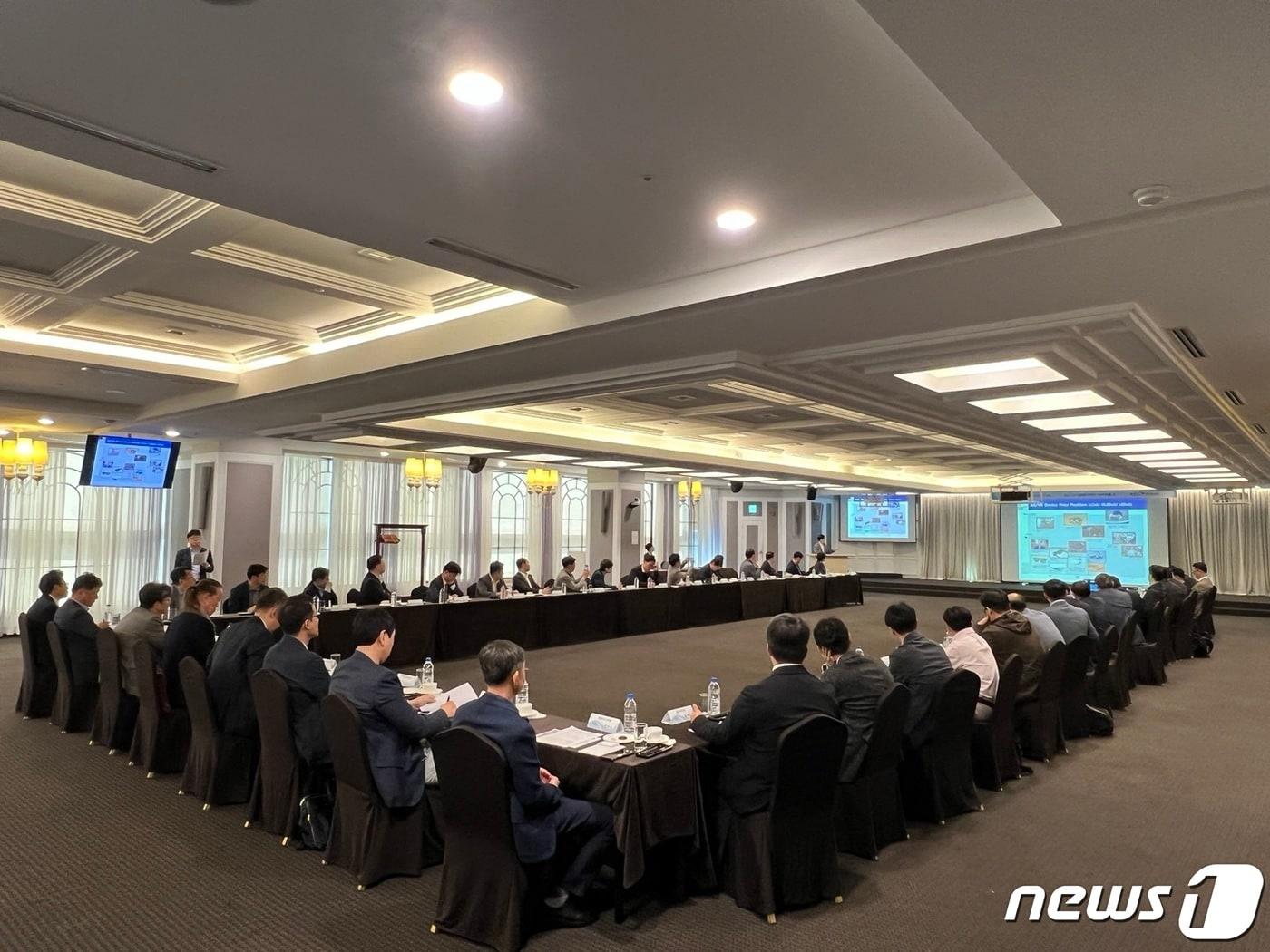 본문 이미지 - 한국디스플레이산업협회는 17일 무기발광디스플레이 분과위원회 발족식을 개최했다고 밝혔다.(한국디스플레이산업협회 제공)