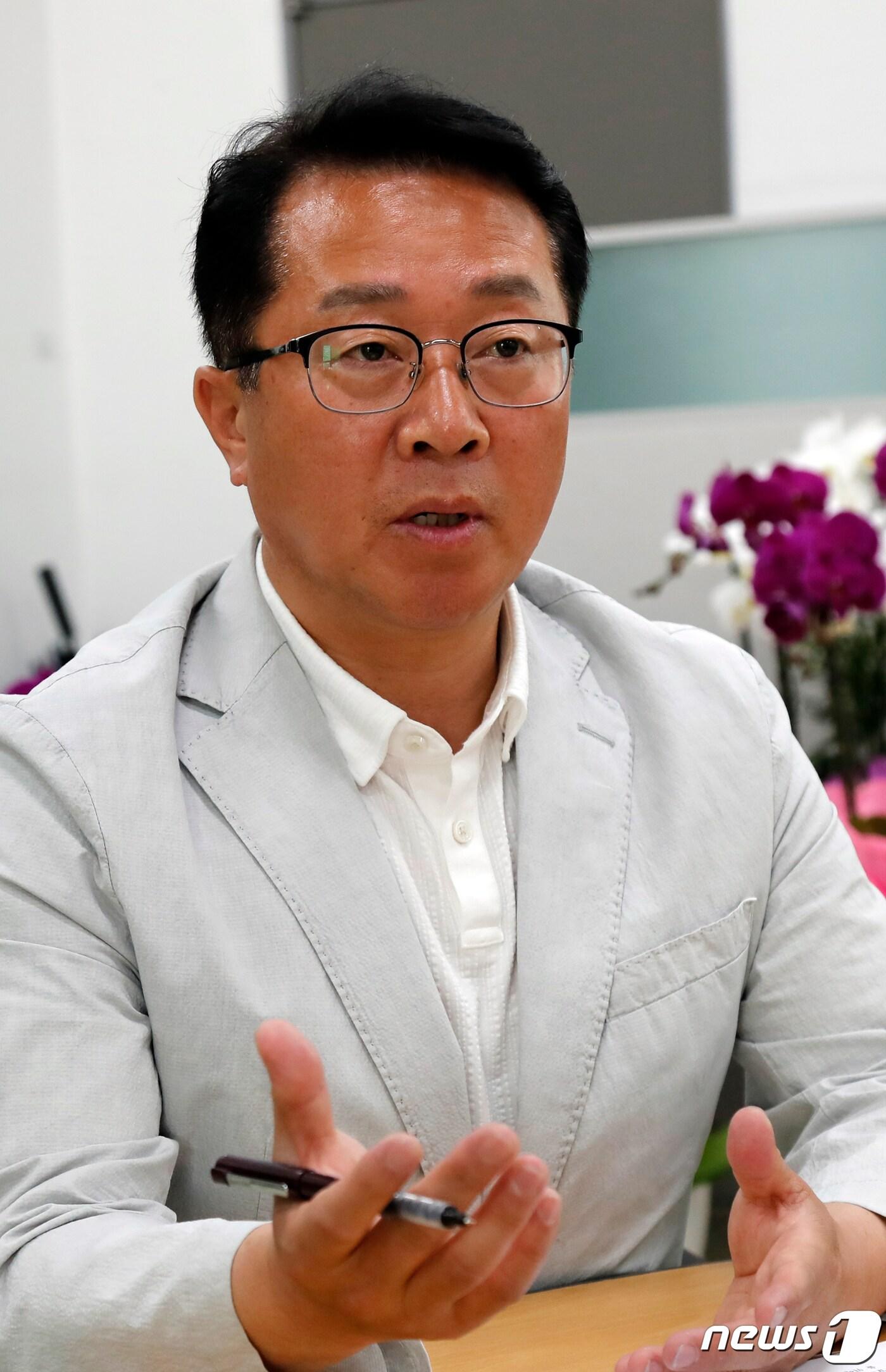 본문 이미지 - 문금주 더불어민주당 고흥‧보성‧장흥‧강진 당선인(56)이 17일 오후 보성읍에 위치한 선거사무소에서 과 인터뷰를 갖고 있다.(문금주 선거사무소 제공)202.4.17/뉴스 ⓒ News1