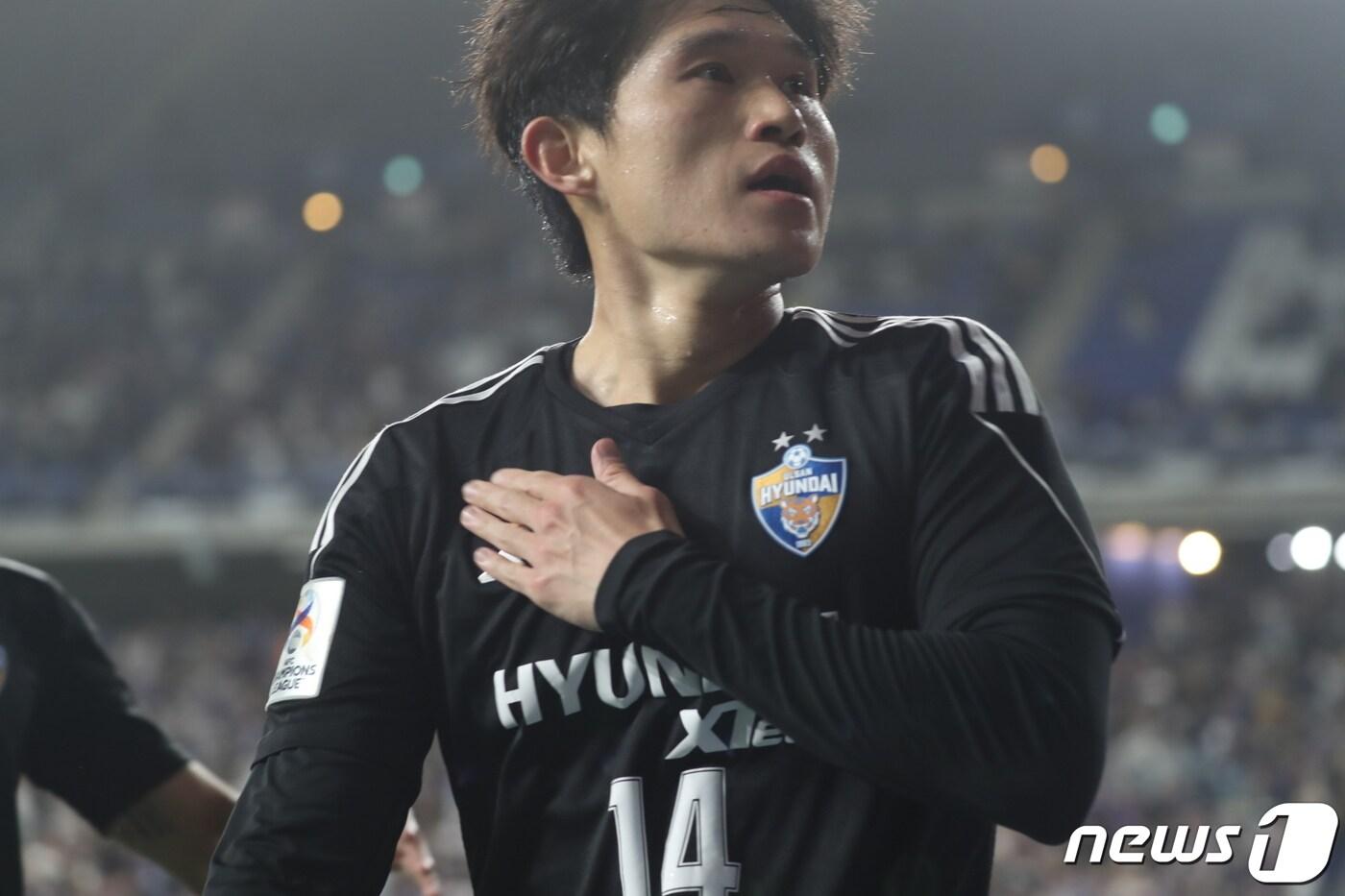 본문 이미지 - 17일 오후 울산문수축구경기장에서 열링 '2023-24 아시아축구연맹(AFC) 챔피언스리그(ACL) 4강1차전에서 HD현대 이동경이 선제골을 넣고 세레머니를 하고 있다.2024.4.17/뉴스1 ⓒ News1 김지혜 기자