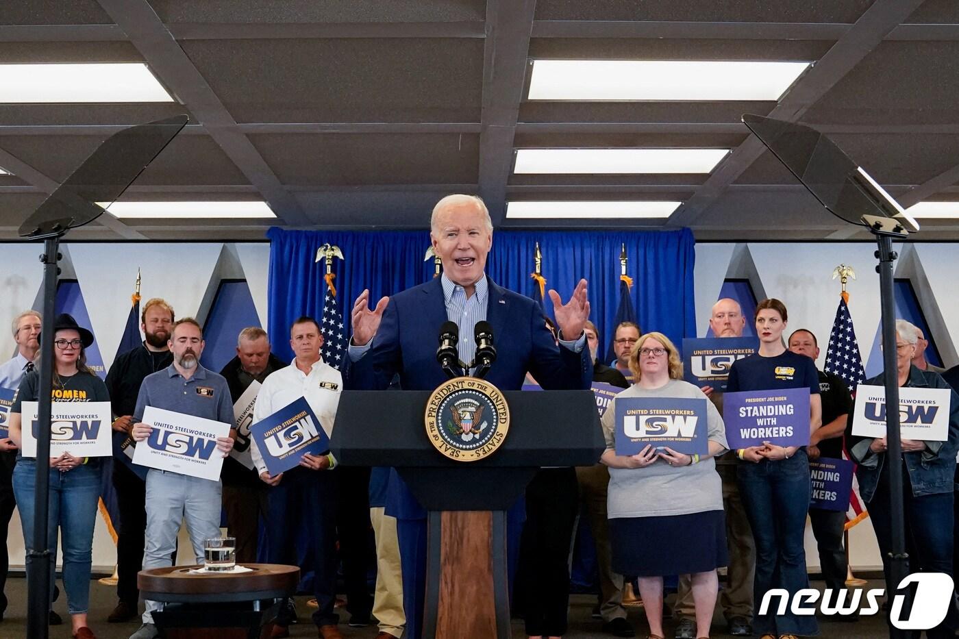 조 바이든 대통령은 17일(현지시간) 펜실베이니아주 피츠버그에서 열린 미국철강노조 연설에서 일련의 보호주의 조치를 공개하면서 "나는 미국 철강 노동자인 당신 편에 서 있다＂고 말했다. 2024.04.17.[사진] ⓒ 로이터=뉴스1 ⓒ News1 정윤영 기자