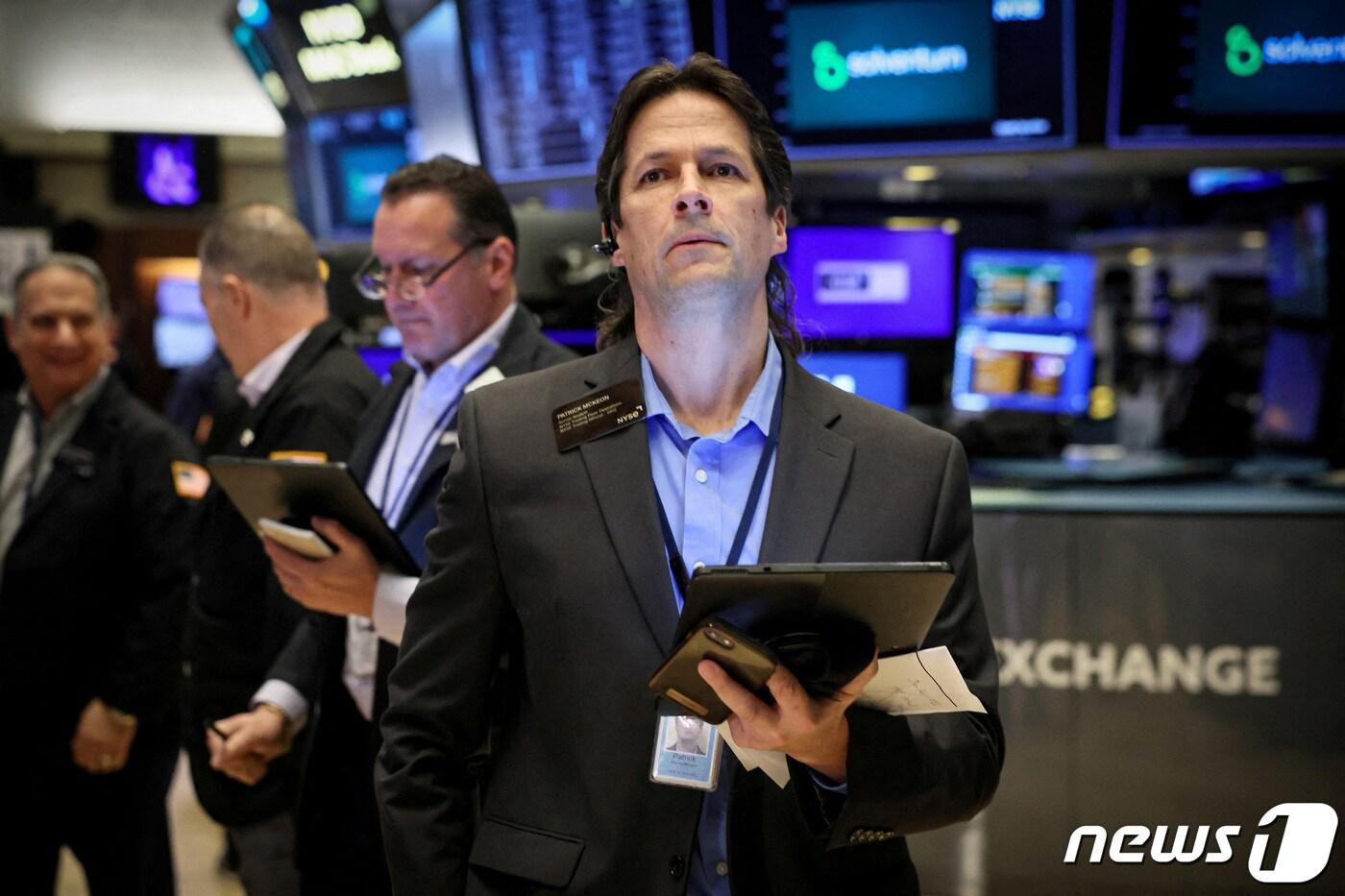 본문 이미지 - NYSE 트레이더들. ⓒ 로이터=뉴스1