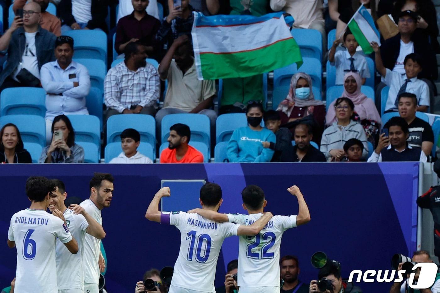 본문 이미지 - 베트남을 꺾고 조 1위로 U23 아시안컵 8강에 오른 우즈베키스탄. ⓒ AFP=뉴스1