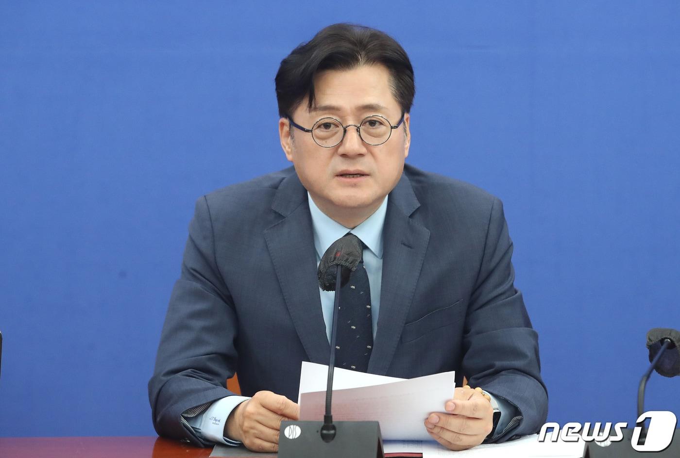 본문 이미지 - 홍익표 더불어민주당 원내대표가 18일 오전 서울 여의도 국회에서 열린 정책조정회의에서 발언을 하고 있다. 2024.4.18/뉴스1 ⓒ News1 임세영 기자
