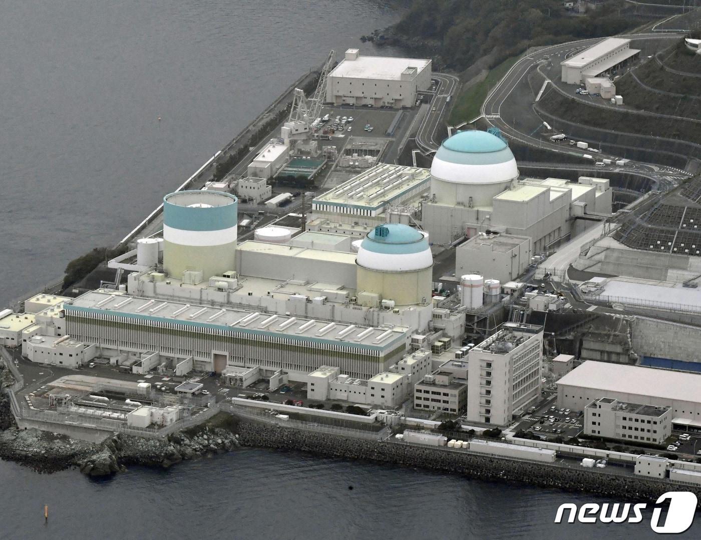 본문 이미지 - 18일(현지시간) 일본 에히메현 이카타시의 이카타 원자력 발전소의 전경. 2024.04.18 ⓒ 로이터=뉴스1 ⓒ News1 정지윤 기자