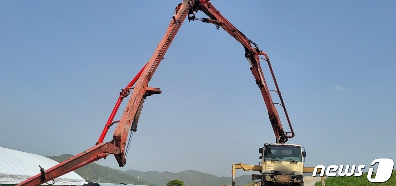 본문 이미지 - 사고가 난 펌프카(독자 제공). 2024.4.18