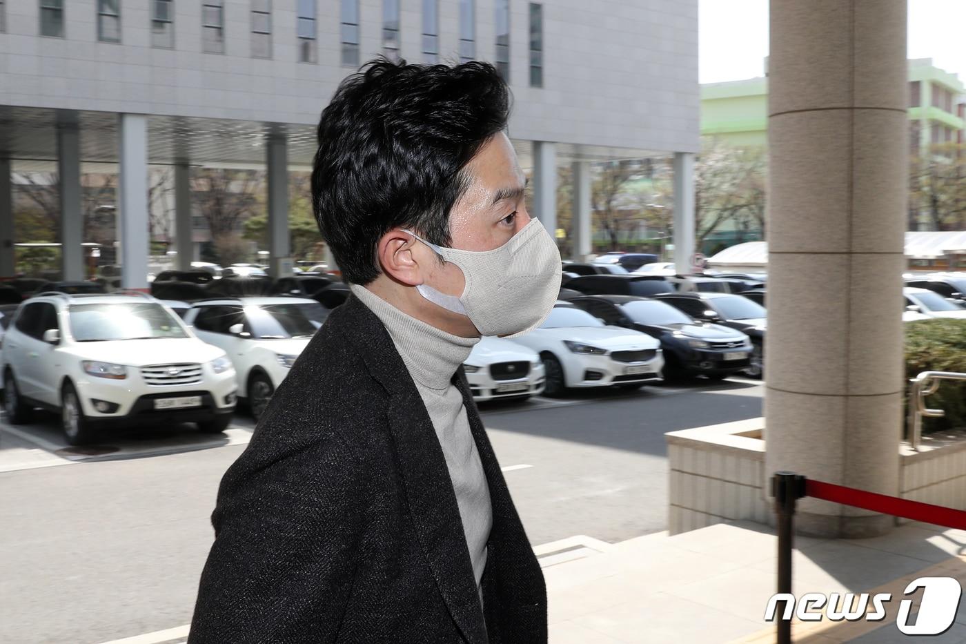 본문 이미지 - 가상 화폐를 상장해 주겠다는 명목으로 수십억 원을 받은 혐의를 받는 프로골퍼 안성현. 2024.4.2 ⓒ 뉴스1 이승배 기자