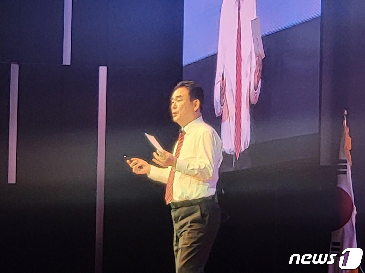 본문 이미지 - 최철규 강원랜드 대표이사 직무대행이 2일 오후 강원 정선군 하이원그랜드호텔에서 ‘K-HIT 프로젝트 1.0’ 발표회를 열고 투자 계획을 발표하고 있다. 2024.4.2/뉴스1 신관호 기자