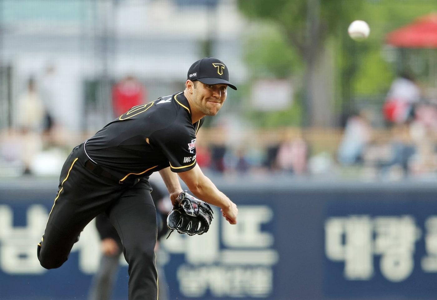 본문 이미지 - KIA 타이거즈 외국인 투수 제임스 네일이 20일 열린 2024 KBO리그 광주 NC 다이노스전에서 7이닝 1실점 호투를 펼쳐 팀의 9-1 승리를 이끌었다. (KIA 타이거즈 제공)