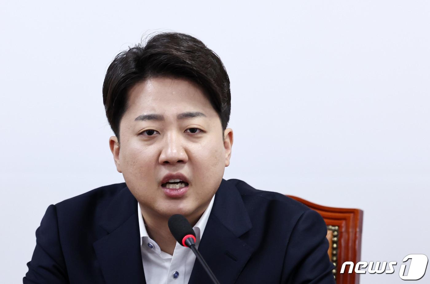 본문 이미지 - 이준석 개혁신당 대표가 22일 오전 서울 여의도 국회에서 열린 최고위원회의에서 모두발언을 하고 있다. 2024.4.22/뉴스1 ⓒ News1 구윤성 기자