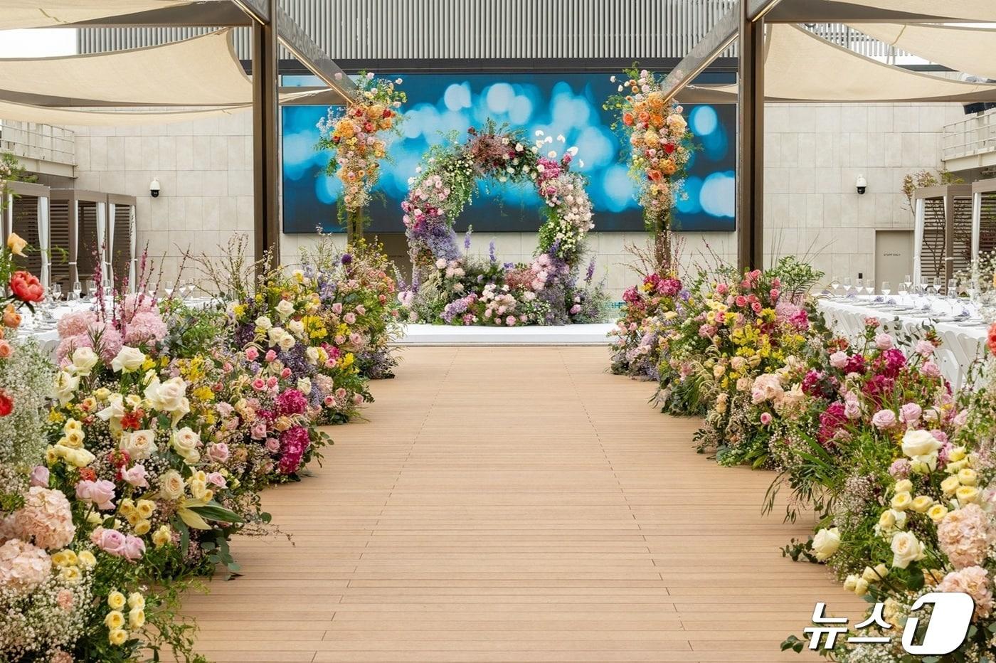 서울드래곤시티 '카바나 시티 웨딩'의 버진 로드.(서울드래곤시티 제공) ⓒ News1