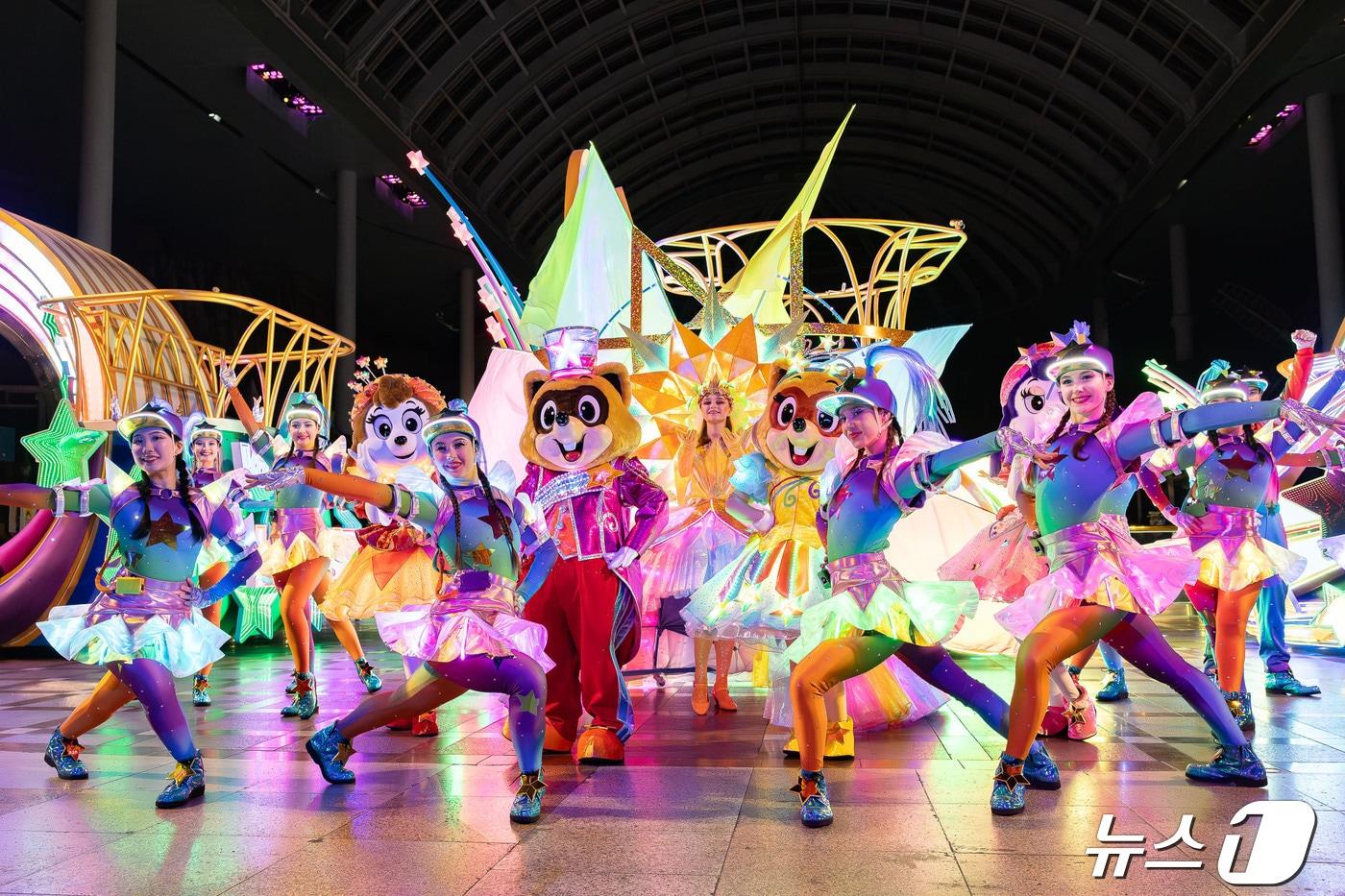 35주년 신규 퍼레이드 '월드 오브 라이트'(롯데월드 제공)