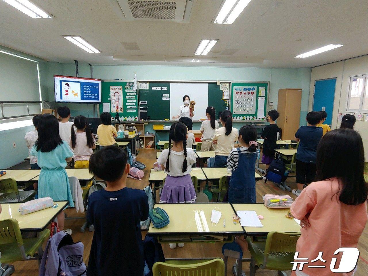 본문 이미지 - 은평구 어린이 동물보호교실 '사랑할개' 운영 모습.(은평구 제공) 