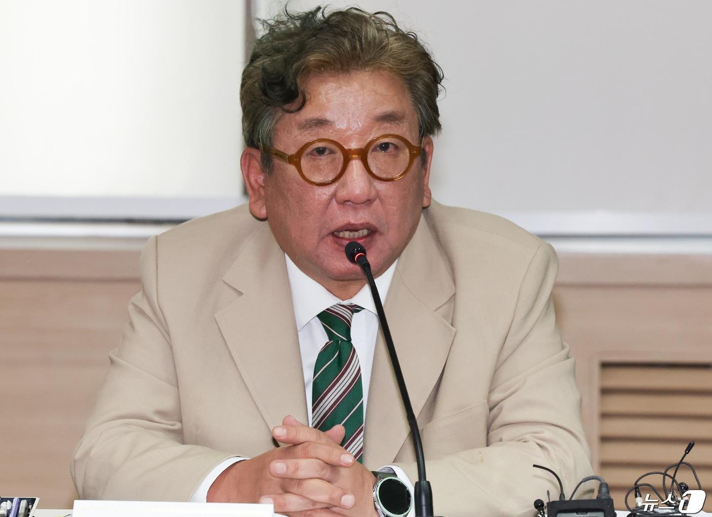 본문 이미지 - 김상협 탄소중립녹색성장위원회 민간위원장이 23일 서울 종로구 정부서울청사에서 열린 2024년도 제1차 탄소중립녹색성장위원회 전체회의에서 모두발언을 하고 있다. 2024.4.23/뉴스1 ⓒ News1 허경 기자