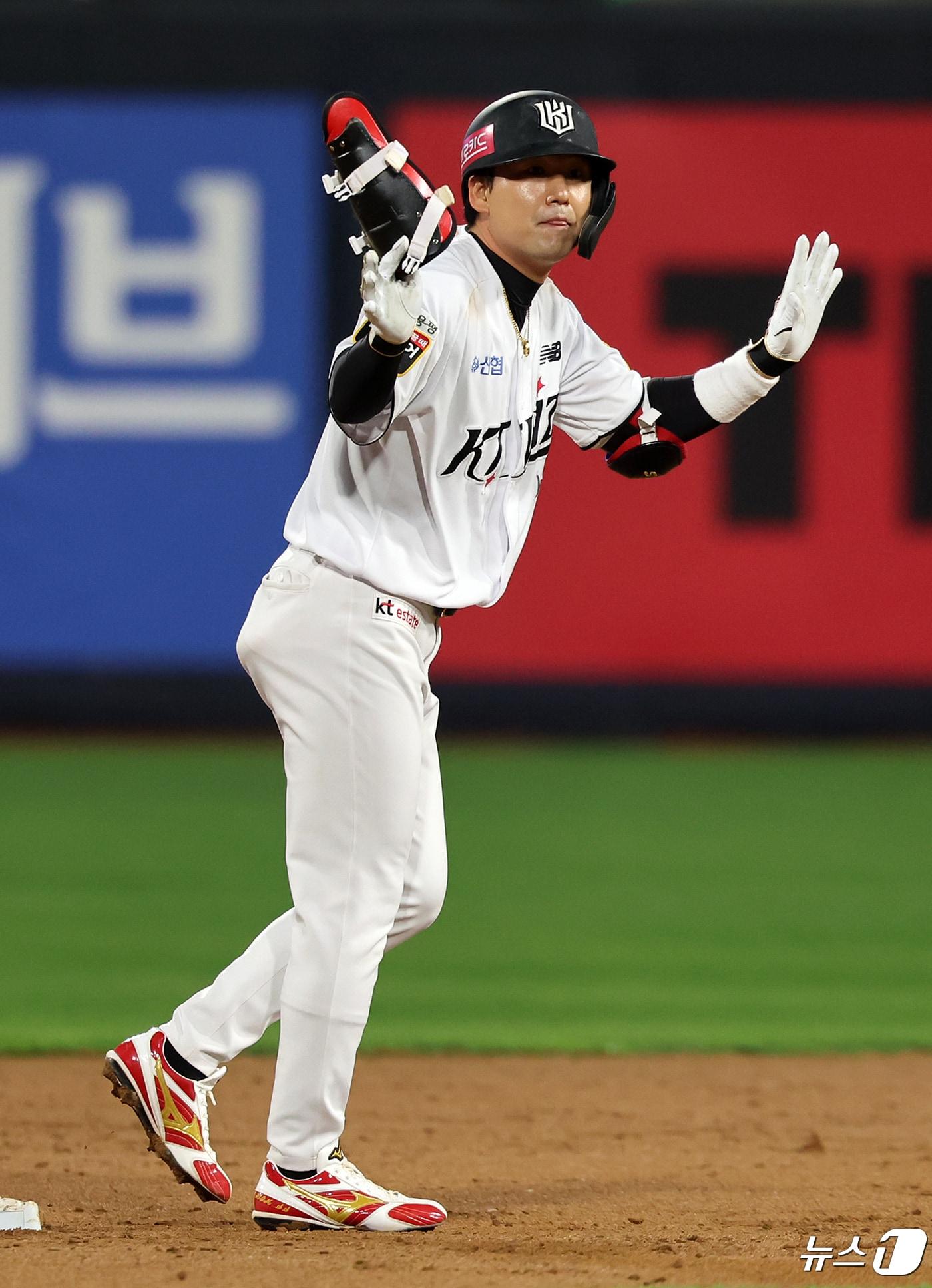 본문 이미지 - 부상으로 전력에서 이탈한 KT 위즈 김상수. /뉴스1 DB ⓒ News1 김진환 기자