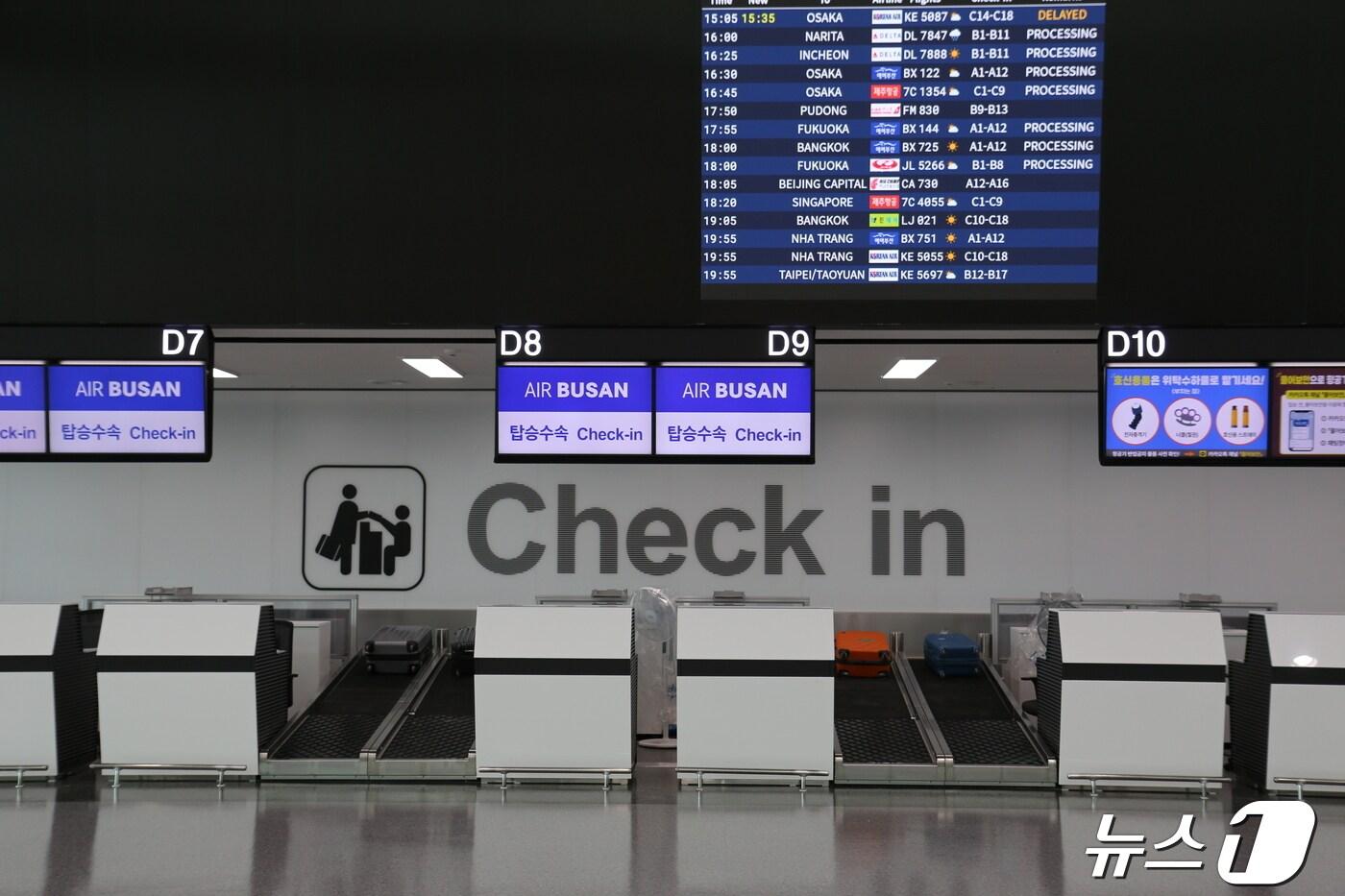 김해공항 국제선 신축 터미널 에어부산 전용 카운터 모습.(에어부산 제공)