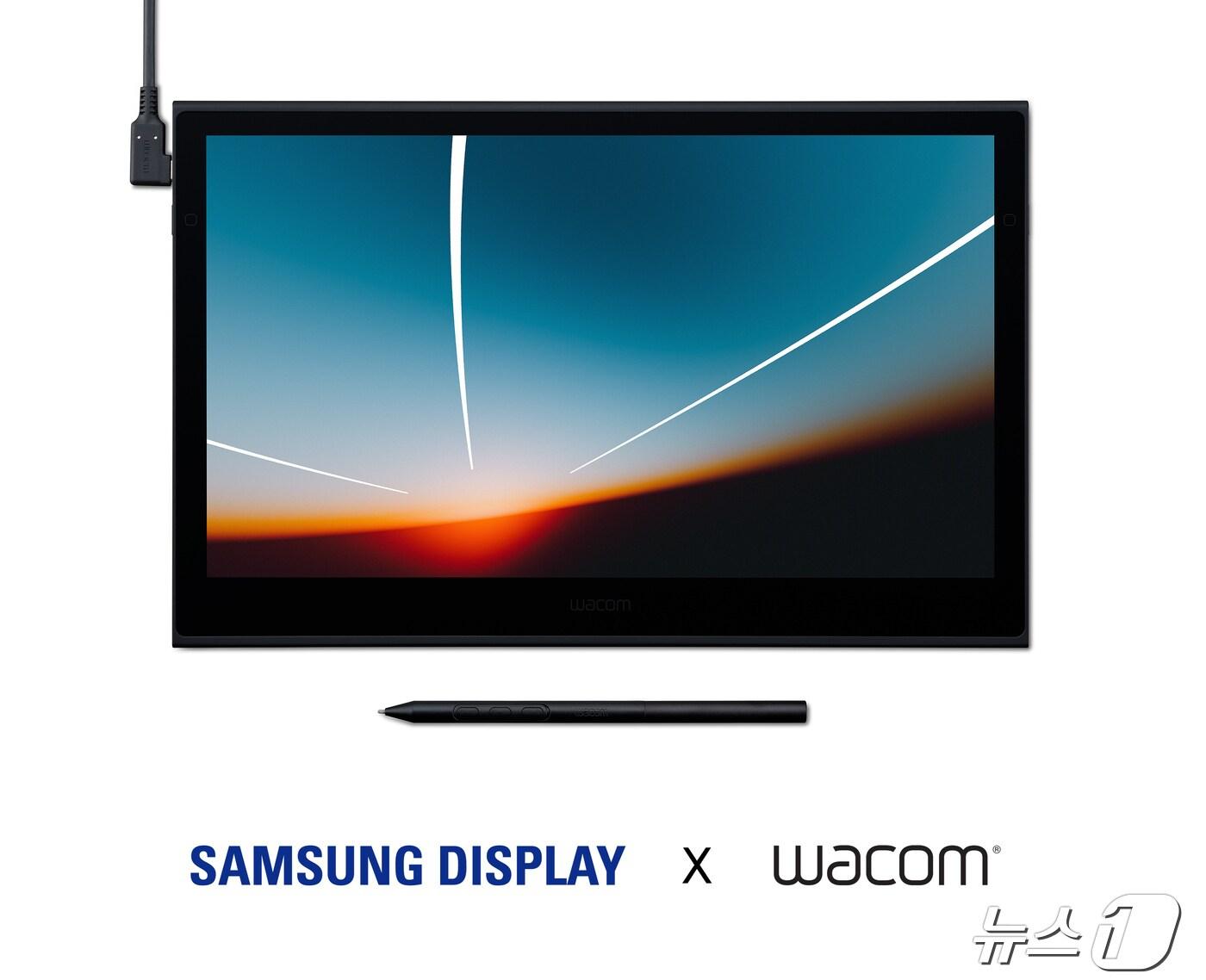 본문 이미지 -  삼성디스플레이의 13.3형 OLED 패널이 탑재된 펜 태블릿 신제품 '와콤 무빙크(Wacom Movink)'. (삼성디스플레이 제공)