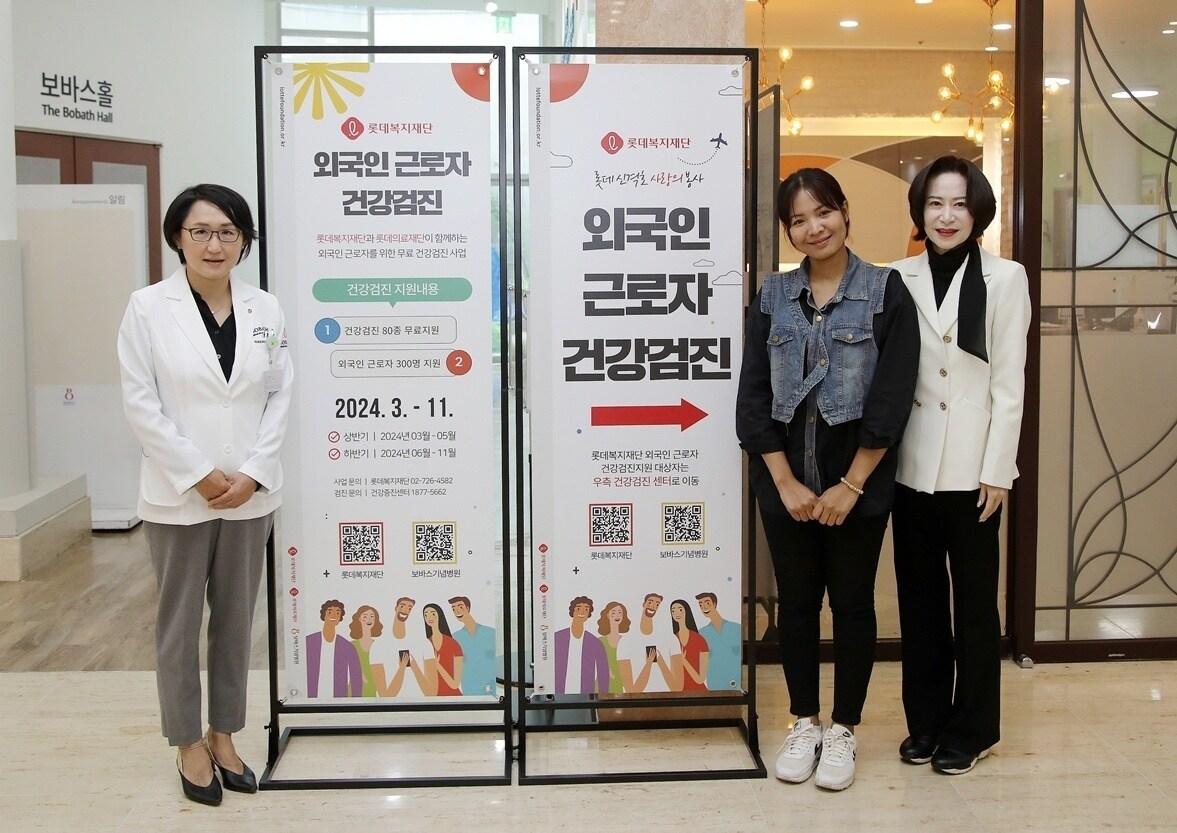 본문 이미지 - 왼쪽부터 나해리 보바스기념병원장, 스롱피아비, 장혜선 이사장 
