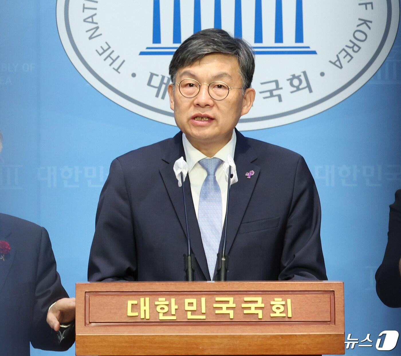 본문 이미지 - 김윤 더불어민주당 의원. 2024.4.25/뉴스1 ⓒ News1 ,송원영 기자