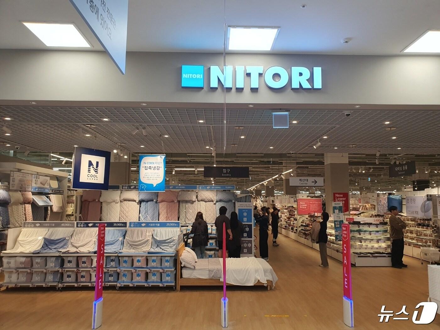 본문 이미지 - 일본 라이프스타일브랜드 '니토리'가 25일 인천시 연수구에 800평 규모에 달하는 국내 4호점을 오픈했다. (니토리코리아 제공)