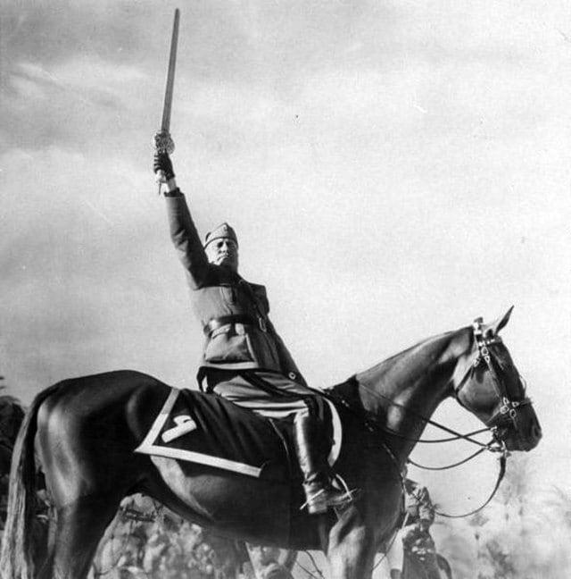 본문 이미지 - 베니토 무솔리니(출처: Unknown author, 흑백사진(1937), Wikimedia Commons, Public Domain)