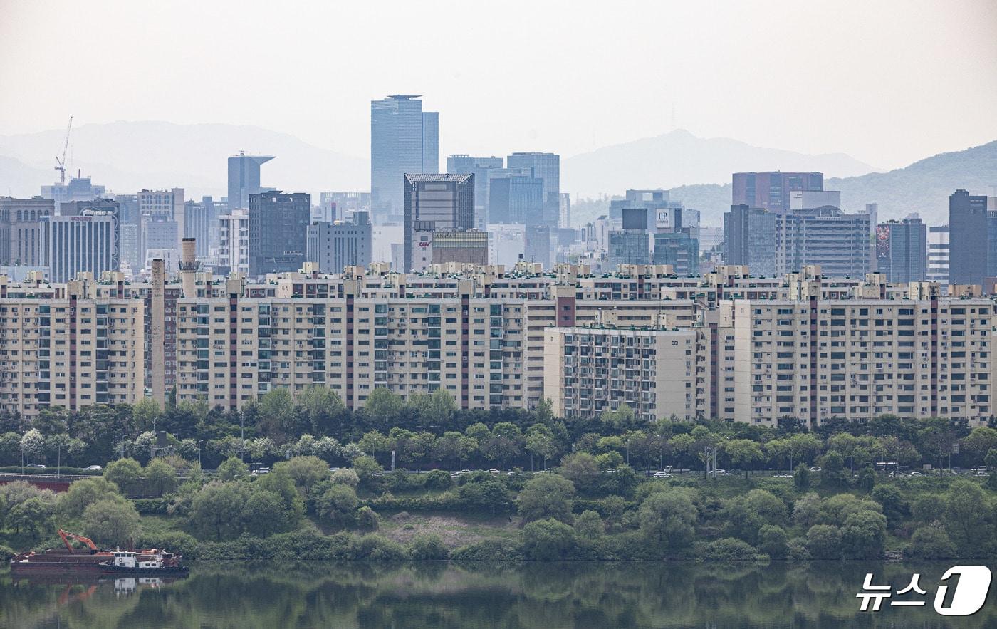 본문 이미지 - 서울 강남구 압주정동 아파트 단지의 모습. 2024.4.26/뉴스1 ⓒ News1 이재명 기자