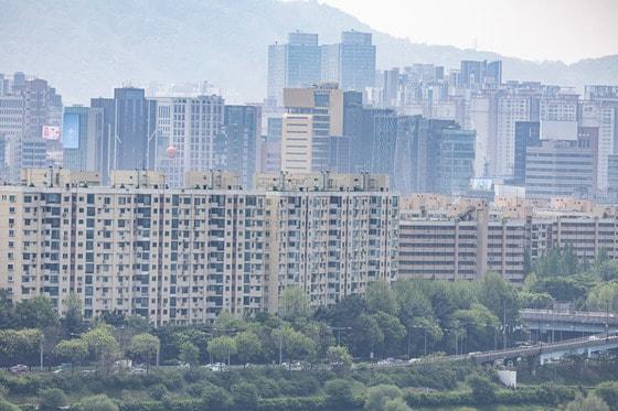 본문 이미지 - 서울 강남구 압구정동 아파트 단지. 2024.4.26/뉴스1 ⓒ News1 이재명 기자