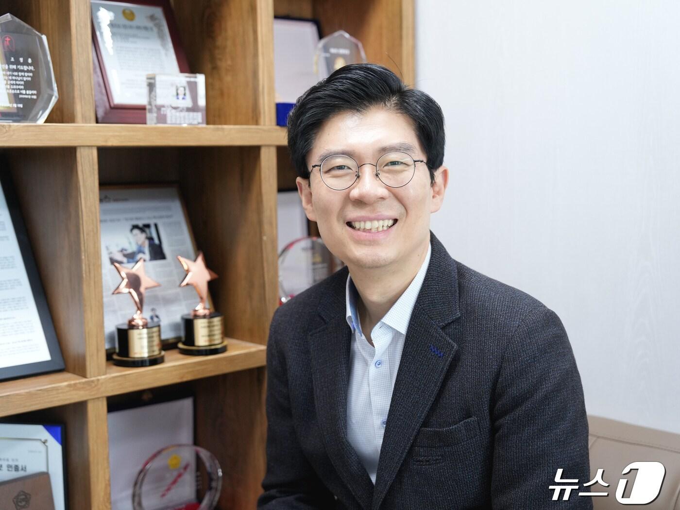 본문 이미지 - 조정훈 서울 마포갑 당선인 겸 국민의힘 총선백서 태스크포스(TF) 위원장이 26일 오전 서울 마포구 지역구 사무실에서 뉴스1과 인터뷰를 가졌다. (조정훈 의원실 제공) ⓒ 뉴스1