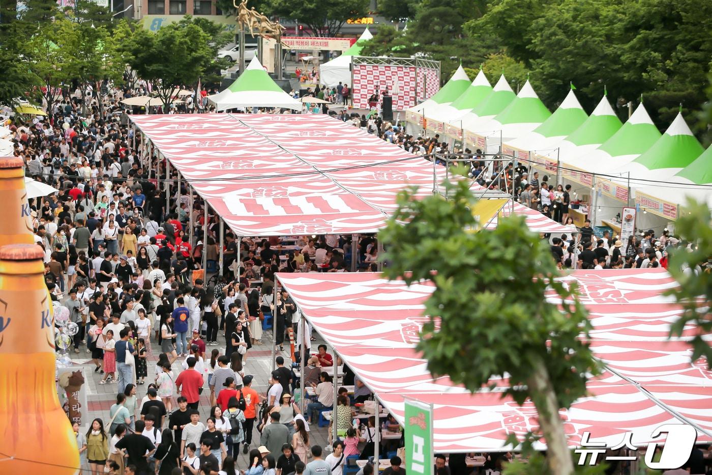 본문 이미지 - 지난해 열린 '떡볶이 페스티벌' 전경 (대구 북구 제공)