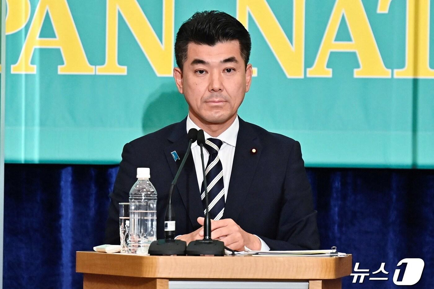 본문 이미지 - 이즈미 겐타 입헌민주당 대표가 2022년 6월 실시된 참의원 선거를 앞두고 당 대표 간 토론에 참석하고 있다. 2022.6.21 ⓒ 로이터=뉴스1 ⓒ News1 강민경 기자