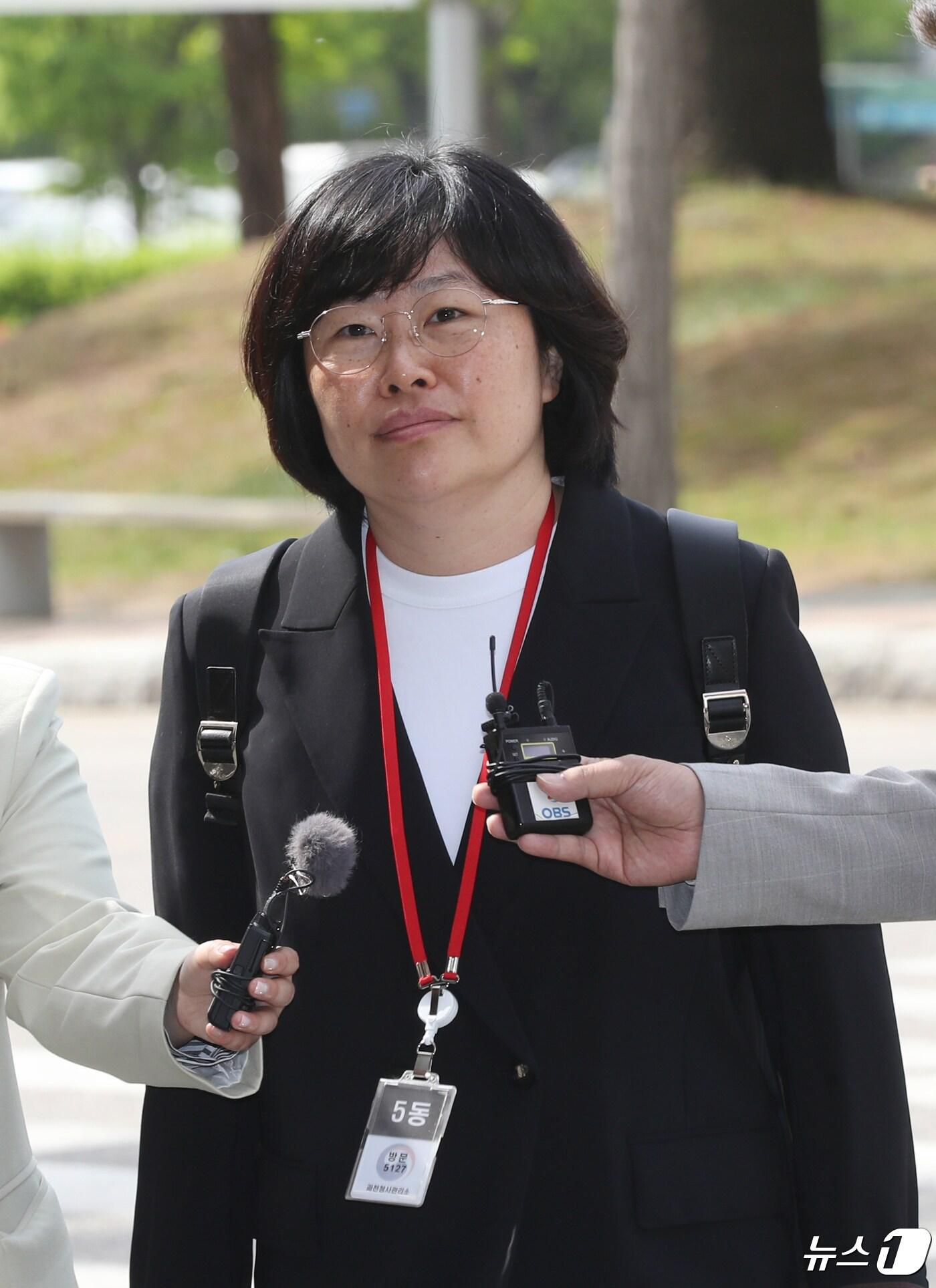 본문 이미지 - 유재은 국방부 법무관리관이 29일 오전 '해병대 채 상병 사망사건 수사 외압 의혹' 관련 소환조사를 받기위해 경기 과천시 고위공직자범죄수사처(공수처)에 출석하고 있다. 2024.4.29/뉴스1 ⓒ News1 김영운 기자