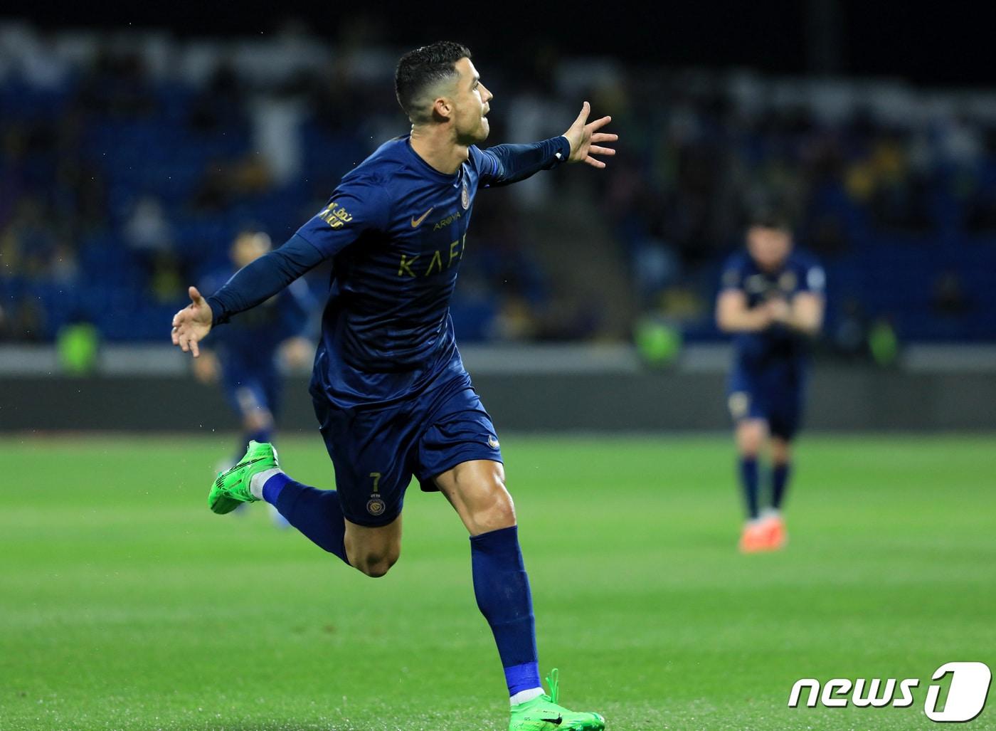 본문 이미지 - 2경기 연속 해트트릭을 폭발시킨 호날두. ⓒ 로이터=뉴스1