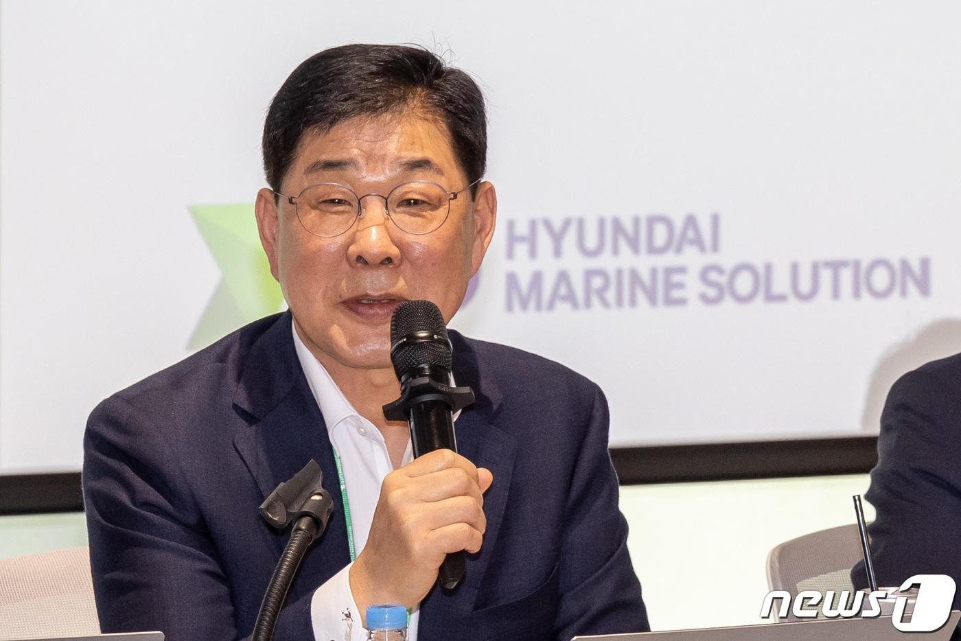 이기동 HD현대마린솔루션 대표이사 사장이 2일 경기도 성남시 HD현대 글로벌R&D센터(GRC)에서 기자간담회에서 발언하고 있다. 2024.4.2(HD현대 제공) ⓒ News1 최동현 기자