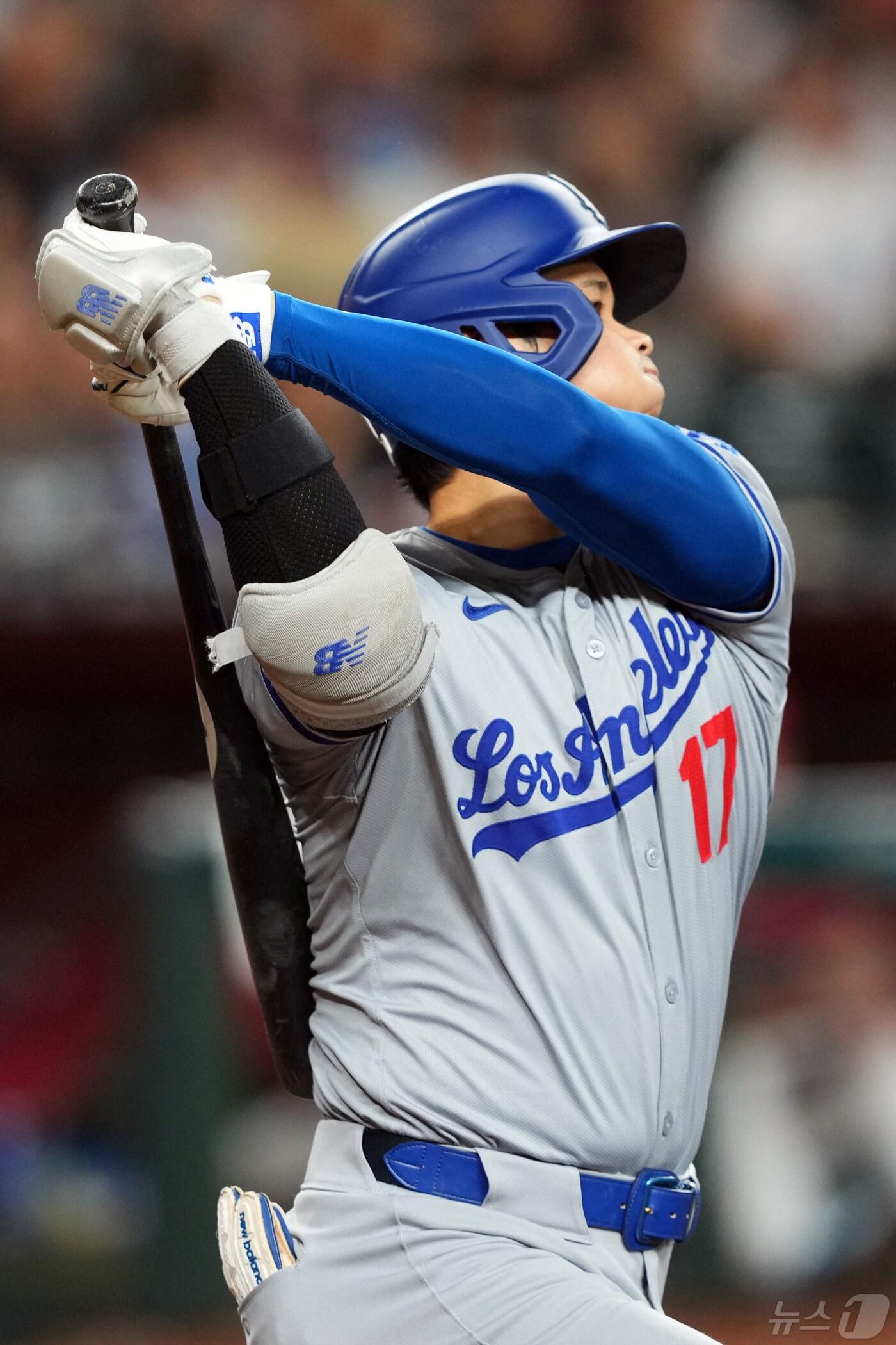 본문 이미지 - LA 다저스 오타니 쇼헤이가 30일(한국시간) 열린 2024 메이저리그 애리조나 다이아몬드백스전에서 2안타를 때리며 시즌 타율 0.341을 기록했다. ⓒ 로이터=뉴스1