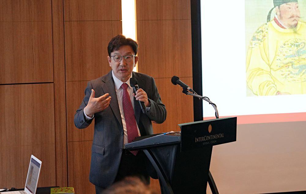 본문 이미지 - 권성동 국민의힘 의원이 30일 전문건설공제조합 건설경영CEO과정 2기 특별강연을 하고 있다.(전문건설공제조합 제공)
