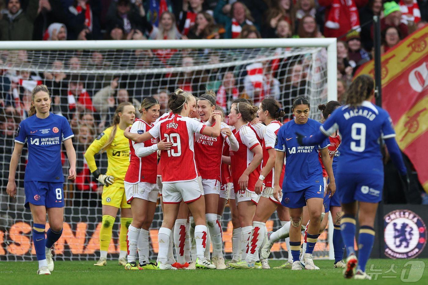 본문 이미지 - 잉글랜드 여자 슈퍼리그 아스널과 첼시의 경기 모습 ⓒ AFP=뉴스1