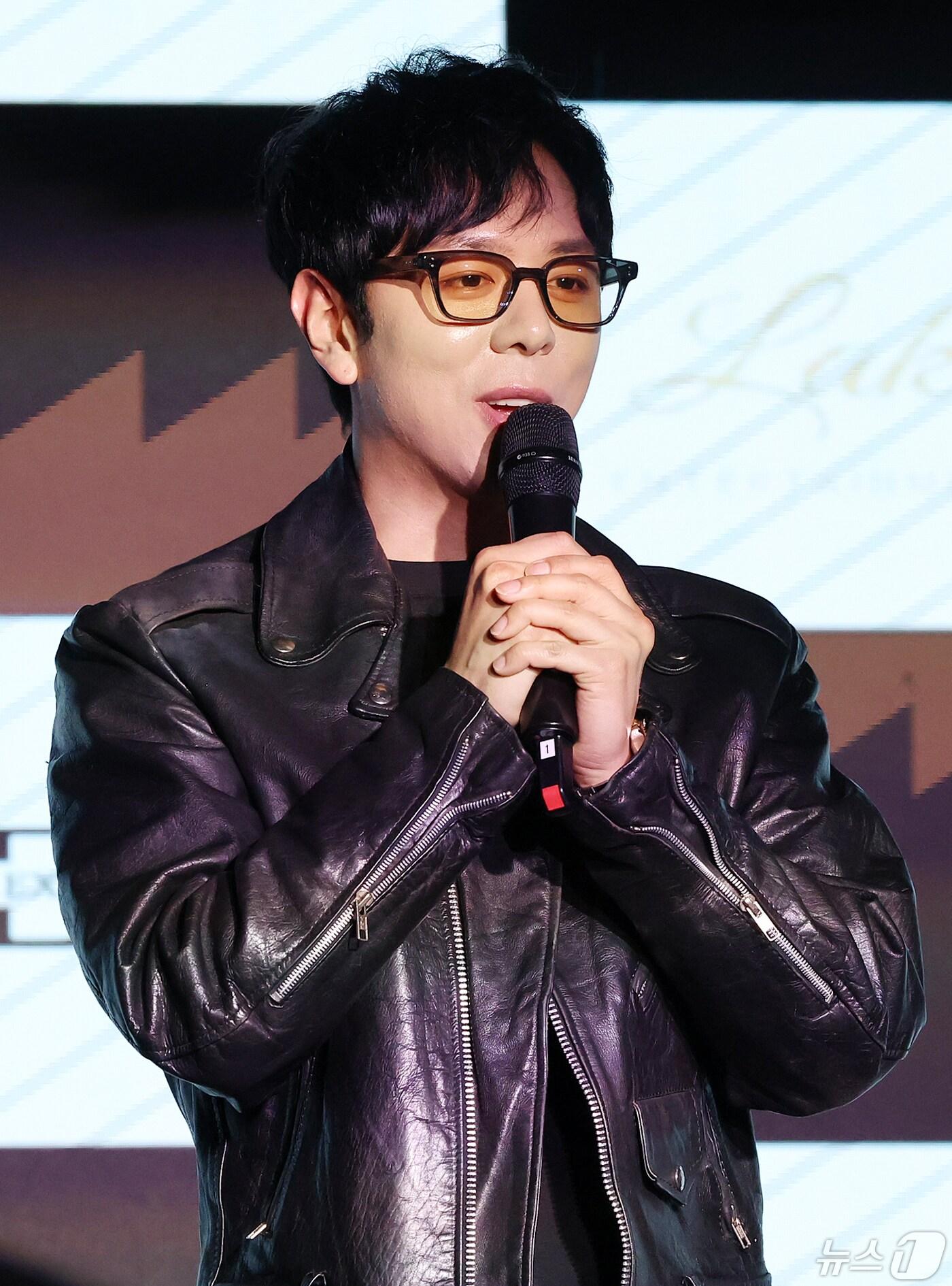 본문 이미지 - '제국의 아이들' 출신 가수 문준영이 30일 오후 서울 마포구 홍대카페에서 열린 솔로 앨범 '러브-헤이트'(LOVE-HATE) 발매 쇼케이스에서 인사말을 하고 있다. 2024.4.30/뉴스1 ⓒ News1 김진환 기자